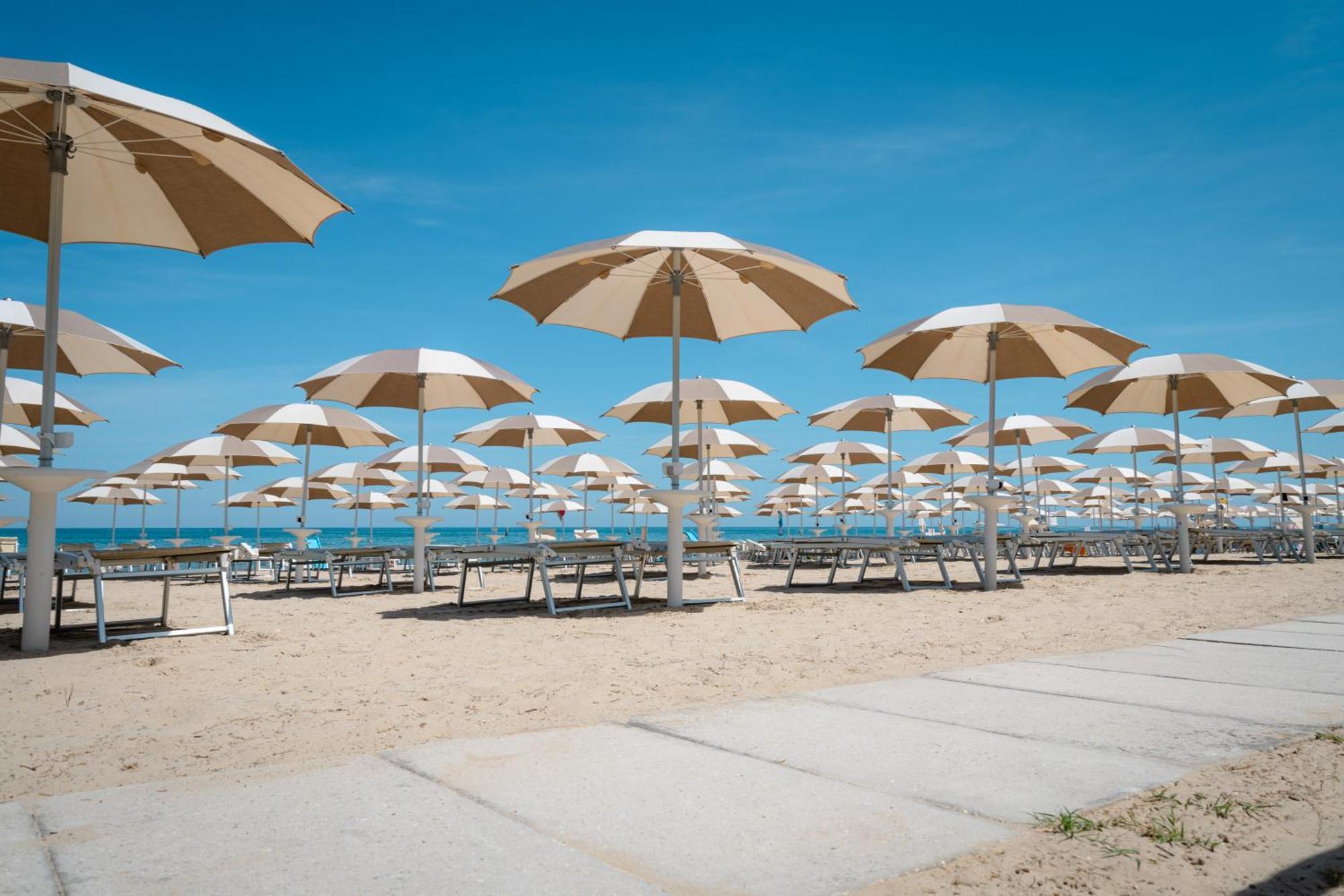 Hotel Club Del Sole Stork Family Collection Giulianova Exterior foto